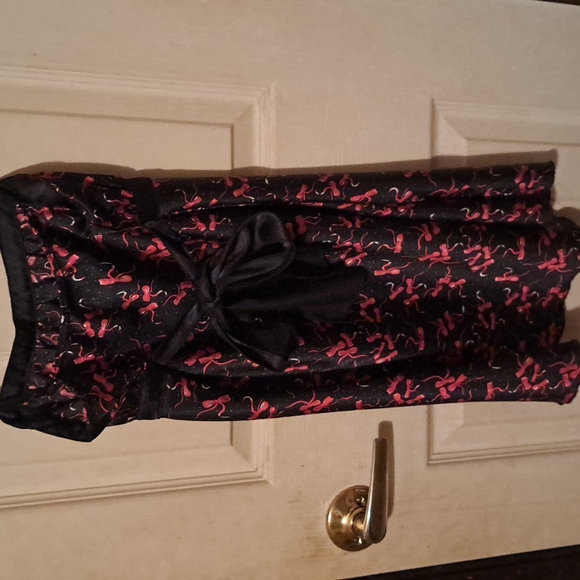Ladies strappy black&red satin top w/ red bows. Ties in the back, size Med. - Picture 8 of 8
